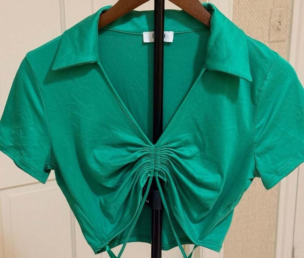 Love J Green Ruched V-Neck Short Sleeve Crop Top with Collar Size L